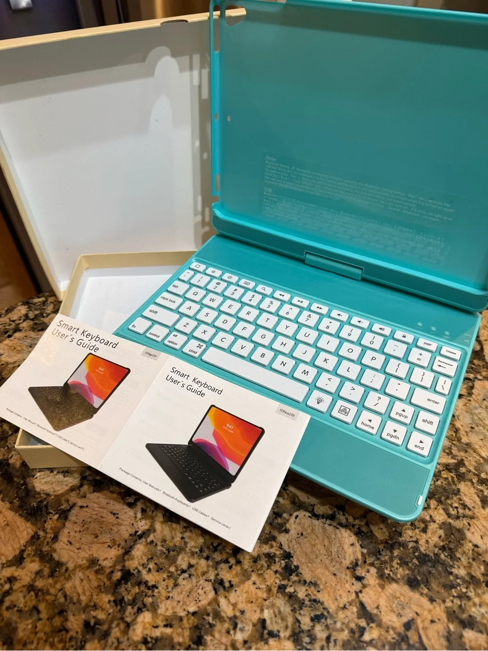 SMART brand Turquoise Bluetooth Tablet Keyboard Case no cords included